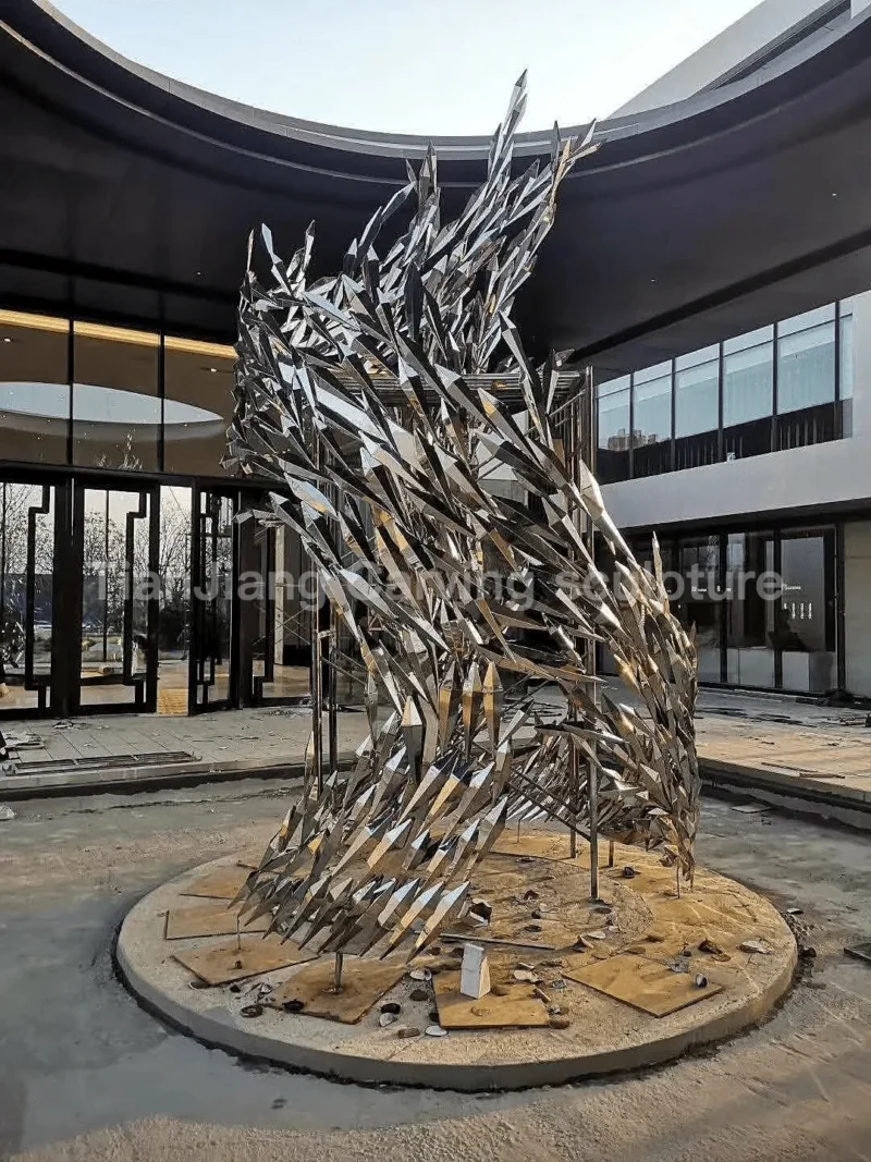3c81ed03-8f8e-469b-ae95-1594ac60c3c5.webp Stainless steel mirror fragment flame sculpture