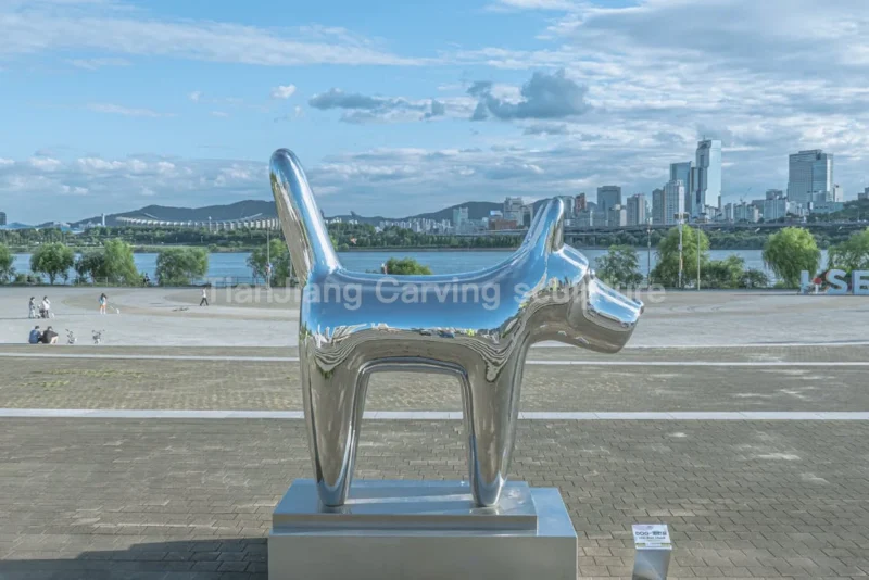 967679b7-acc1-4f4b-86a8-8f9d5dd48888.webp Stainless steel mirror abstract puppy sculpture
