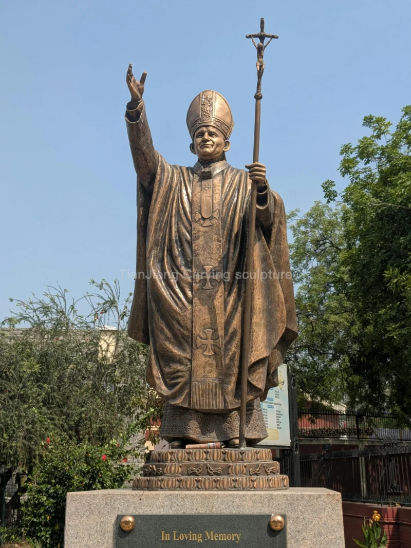 aad1a136-ae18-4560-ba14-96438b1c34cc.webp Bronze papal figure sculpture