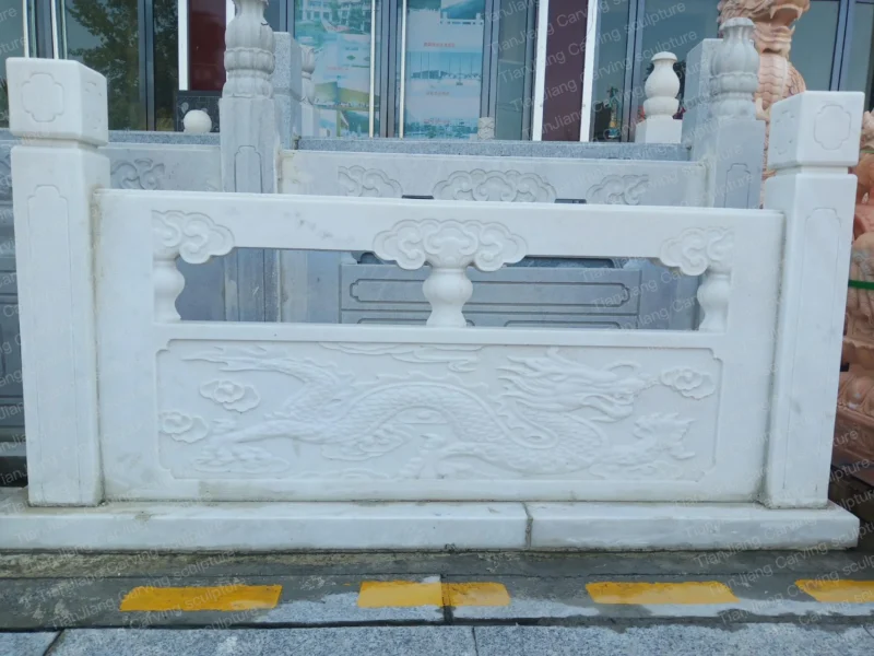 d4b1e490-b3e3-427d-8dea-de43778e32e2.webp White marble dragon pattern stone railing