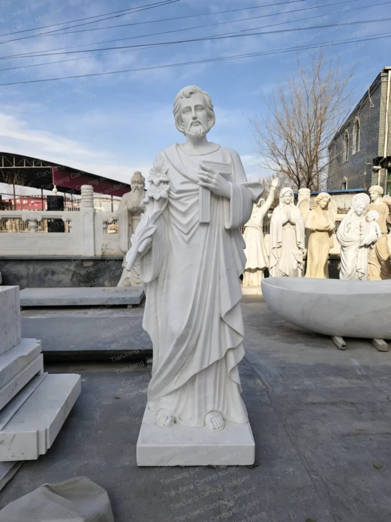d69ce243-d6be-4038-a797-77f44793372c.webp White marble Saint Joseph/Saint figure sculpture