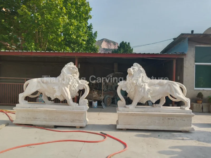 de9cf61f-f087-4e41-8a00-da06ef869eb7.webp Off-white marble European-style walking lion sculptures (pair)